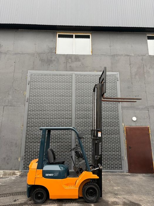 Погрузчик TOYOTA 7FG15