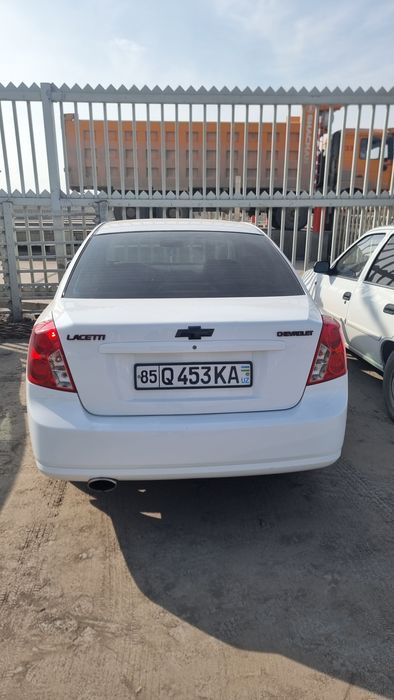 Ласетти 1.8 сотилади