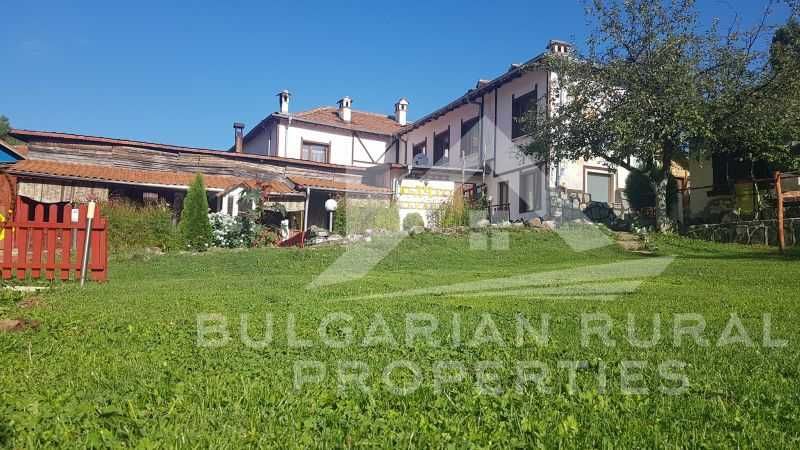 Продава се Хотел в с. Осеновлаг, Област София-област - 1200 кв.м за 375 €/кв.м - Снимка #1