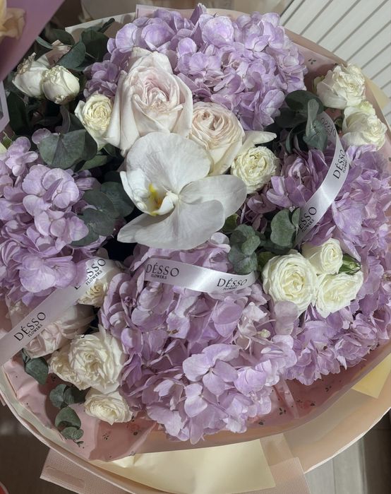 Шикарный букет цветов Desso