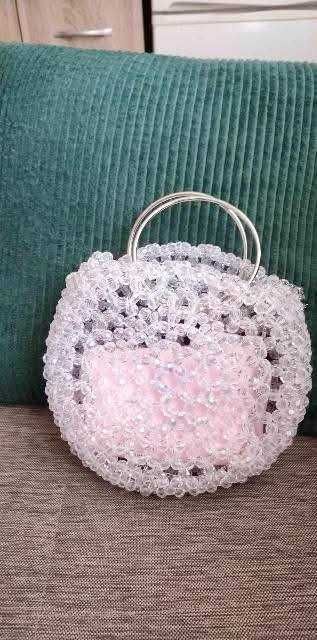 Ръчно изработена чанта от мъниста – стил и блясък!