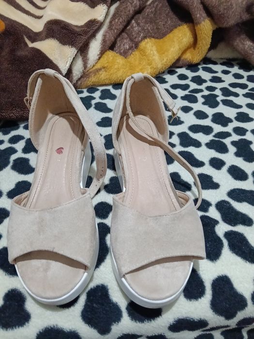 Sandale de dama.
