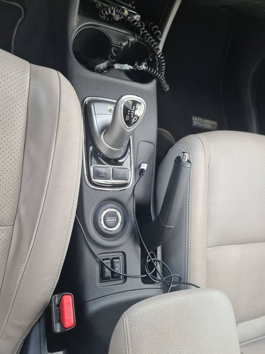 Продавам Mitsubishi OutlandeMitsubishi Outlander PHEV –
Автомобилът е изключително запазен както отвън, така и отвътре. Поддържан е