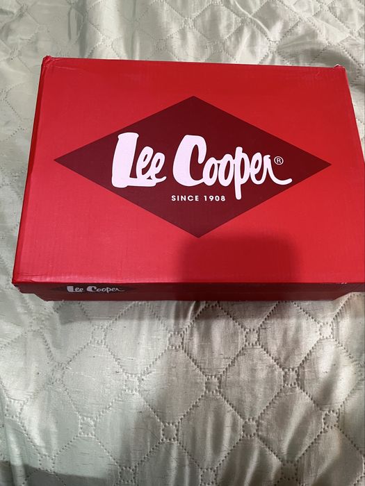 Нови сникърси обувани веднъж 40 номер Lee Cooper