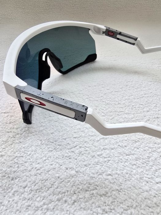 Слънчеви очила Oakley BXTR – Matte White/Black (Prizm Road)