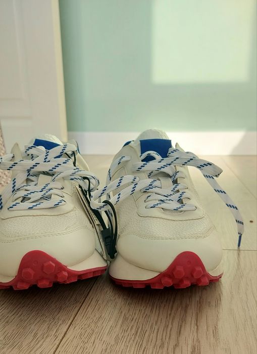 Продам новые кроссовки