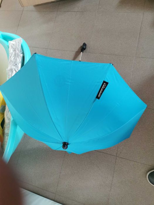 Продавам детско корито, аксесоари за къпане, куку и чадъри