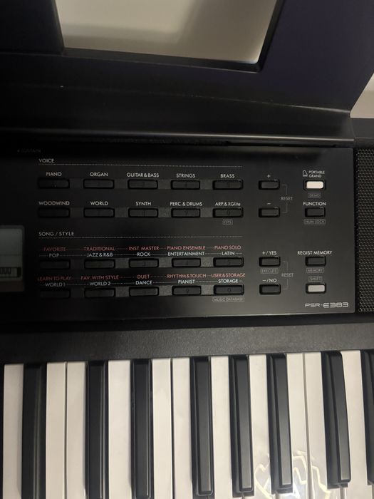 Pian digital Yamaha psr-E383 + Stativ