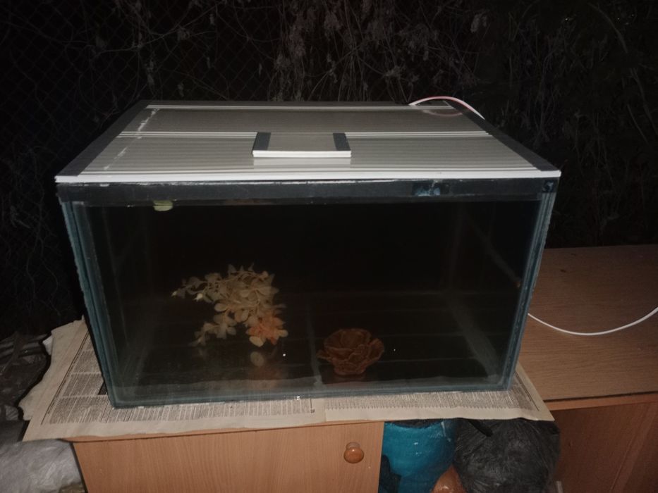 Аквариум 88л + бонусы и рыбки.