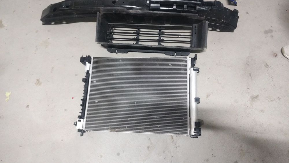 Bara fata,  trager , ochelari faruri , volet , radiator Logan 2022