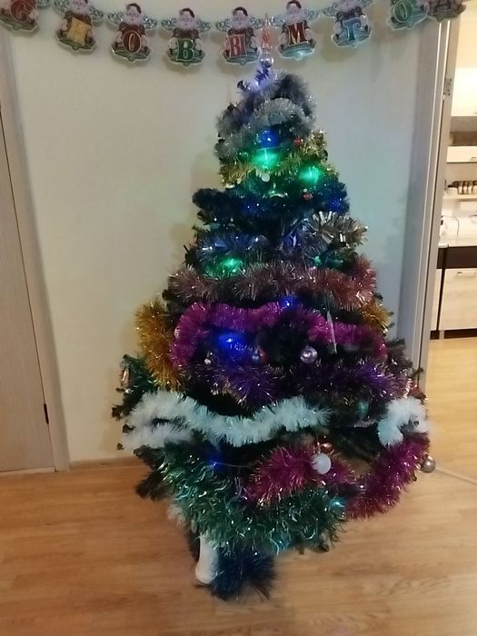 Ёлка новогодняя продается