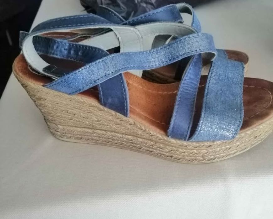 Сандали на платформа, почти нови.