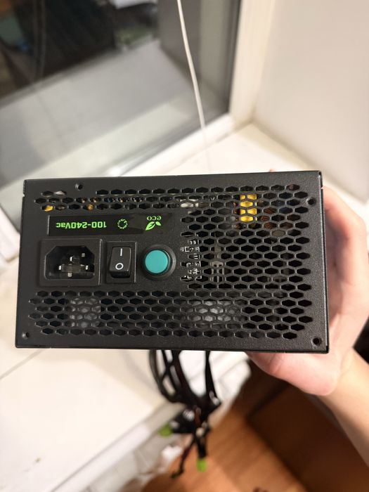 Блок питания Gamemax 700w 80 plus bronze