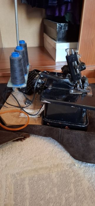 Швейная машинка оверлок