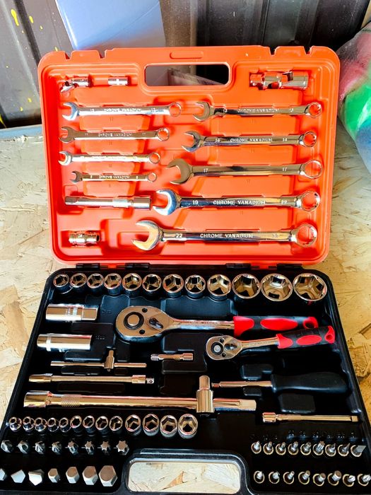 Продам комплект ключей