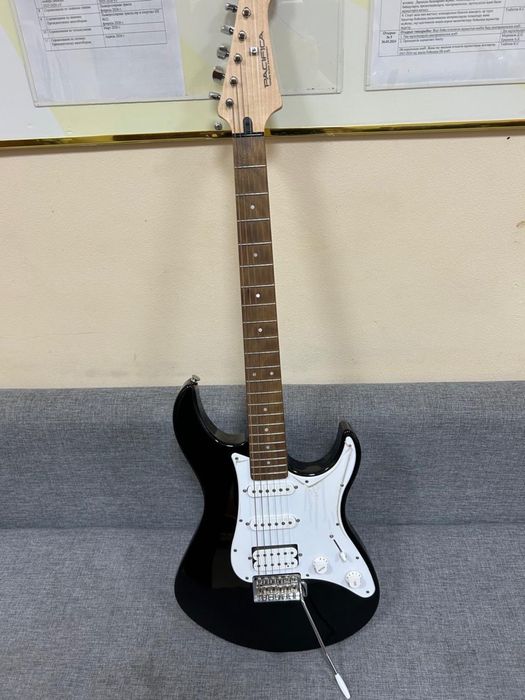 продам электрогитрау yamaha