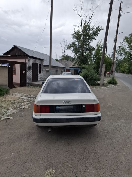 Машина Ауди 100 С4
