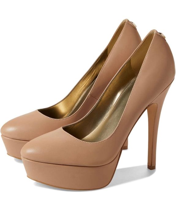 Guess токчета на платформа, бежов цвят