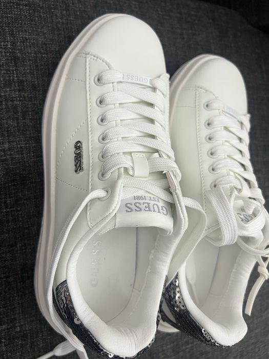 Оригинални маратонки Guess, 37 номер
