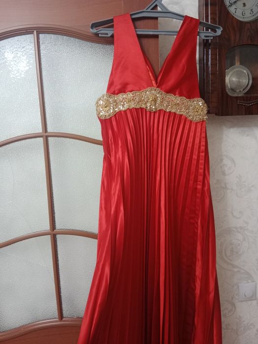 Вечерние платья.