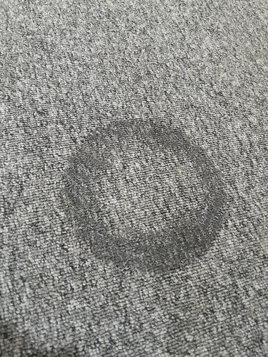 Gilam sotiladi. 730cm boʻyi 320 eni. 1haftada sotilishi kerak