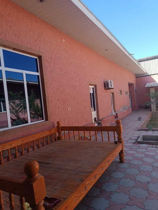 Hovli sotiladi Karmana Lola magazinni yonida