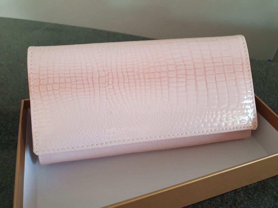 Дамски портфейл от естествена кожа