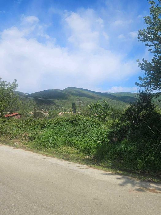 Парцел 1600 кв.м.