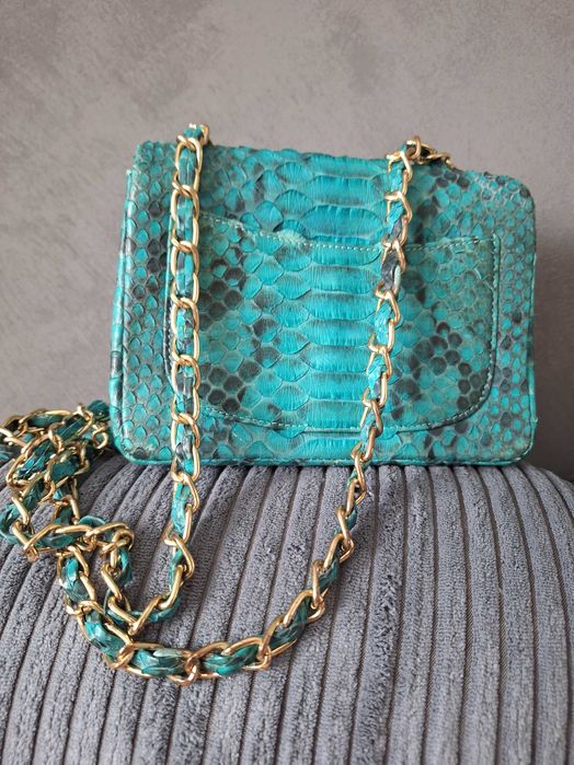 Продавам чанта на Chanel