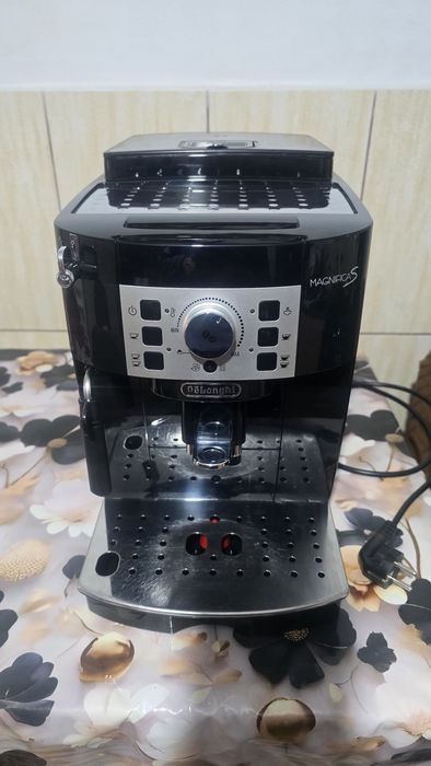 Aparat de cafea delonghi magnifica s in stare perfecta de funcționare