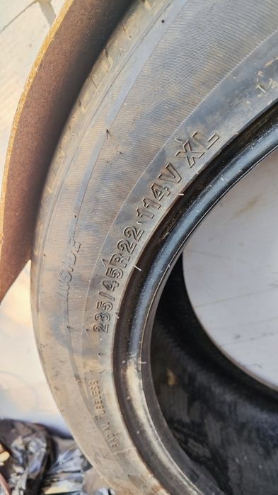 Продам шины комплект R22.