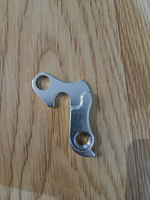 Ухо за заден дерайльор на  GH-011