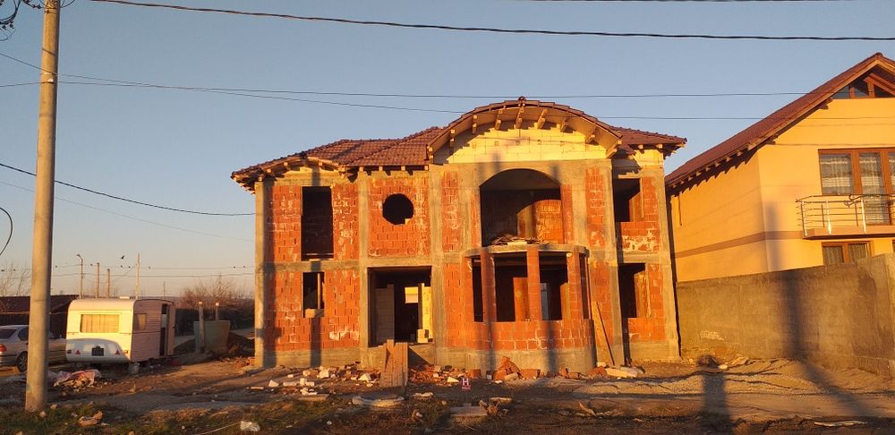 Construcții case, acoperisuri, termoizolatii și hidroizolatii