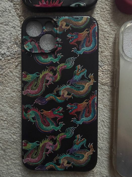 Чехлы на iPhone 13