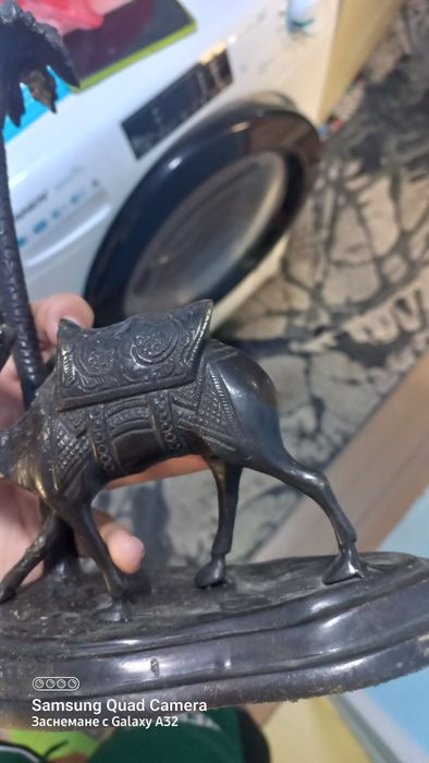 Бронзова Масивна тежка статуетка свещник камила с палма