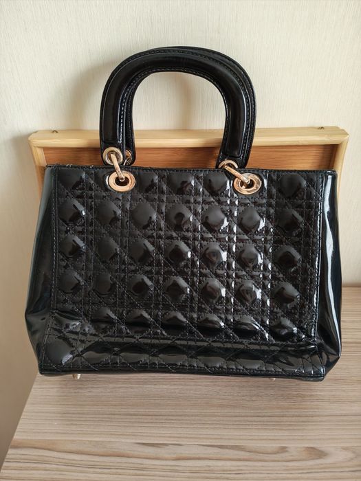Сумка лаковая черная