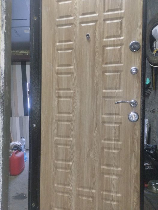 Продам дверь металлическая входная