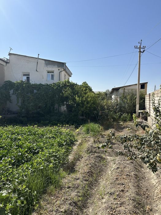 Hovli sotiladi. Karmana tumani