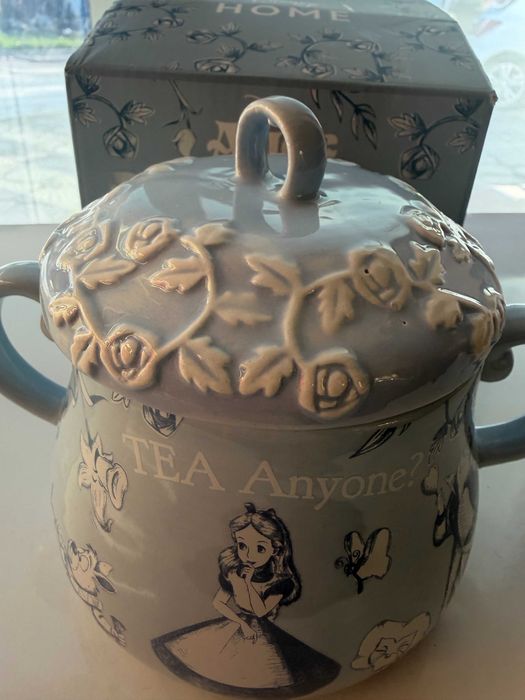 Дисни порцеланова захарница Алиса