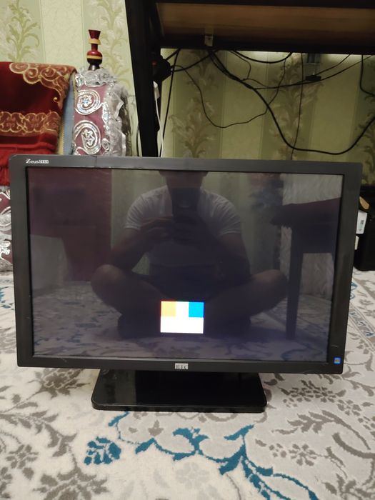 Zeus 500 manitor 60 hz 22 dyuym