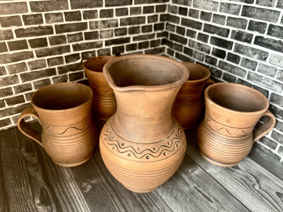 Глинянный набор. Графин и 4 кружки.