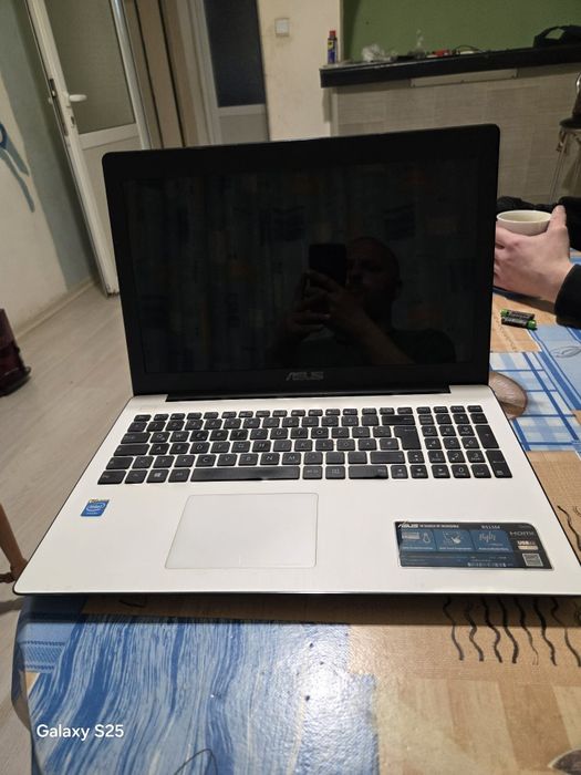 лаптоп asus r515m