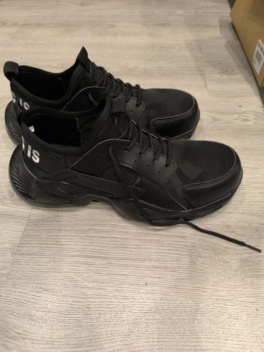 Уникални маратонки с твърдо бомбе