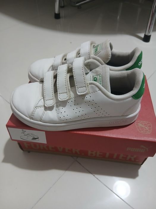 Adidasi unisex marimea 30 cm.