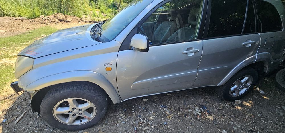 Dezmembrez toyota rav 4 2.0 motorina