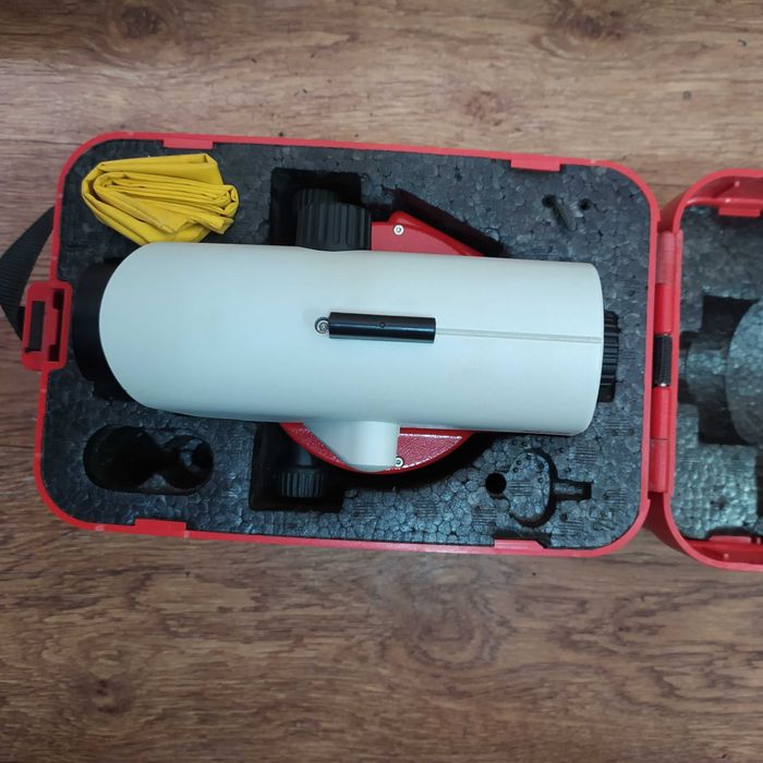 Нивелир  оптический Leica