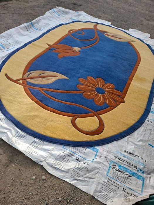 Продам ковёр как новый