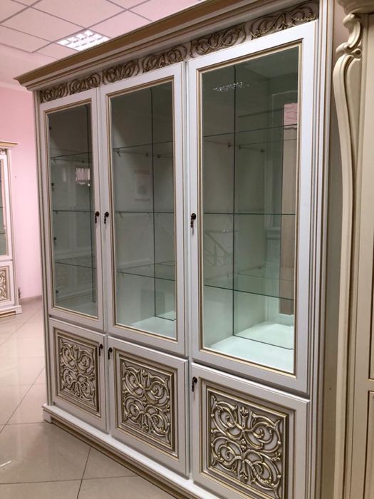 Продается сервант