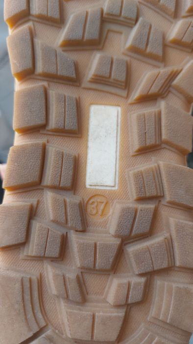 Демисезонные 37 размер 3000 тнг