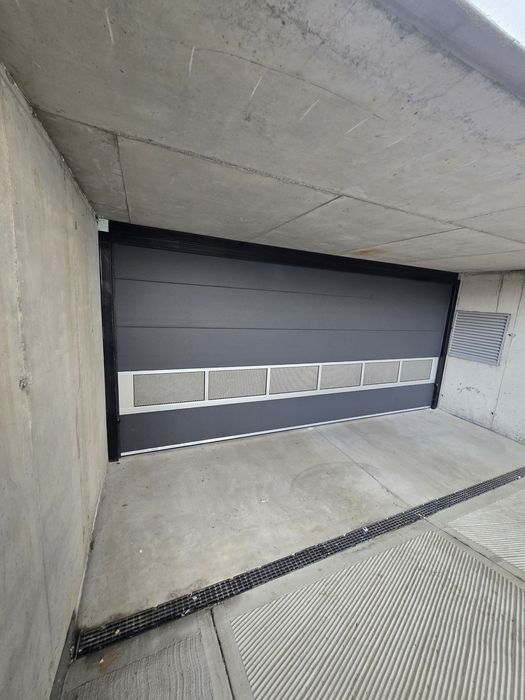 Usi de garaj/ usi tip rulou/ usa industriala/ usa batanta